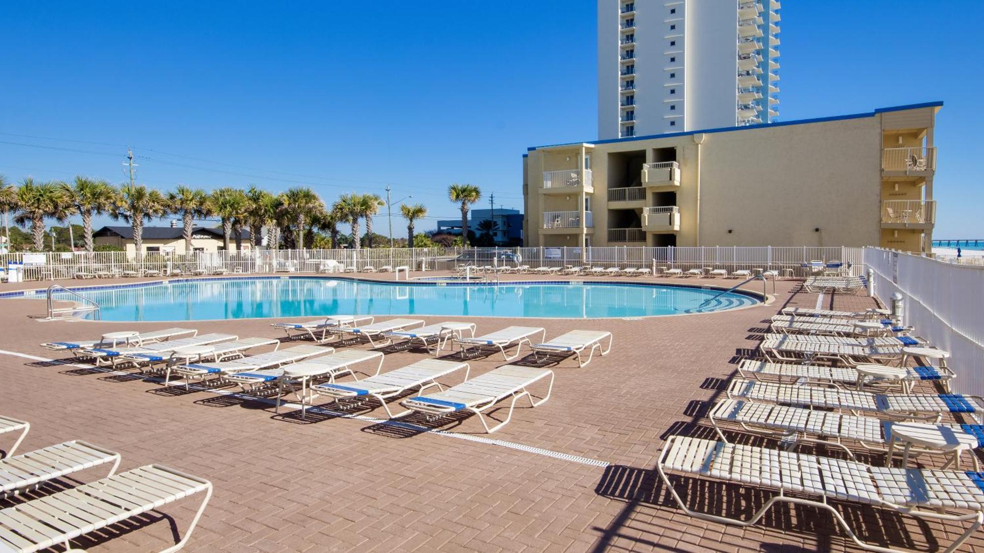 Tidewater Escape: 1Br/2Ba Beachfront Condo, Sleeps 6, Gulf Views & Comfort! Panama City Beach Exterior photo